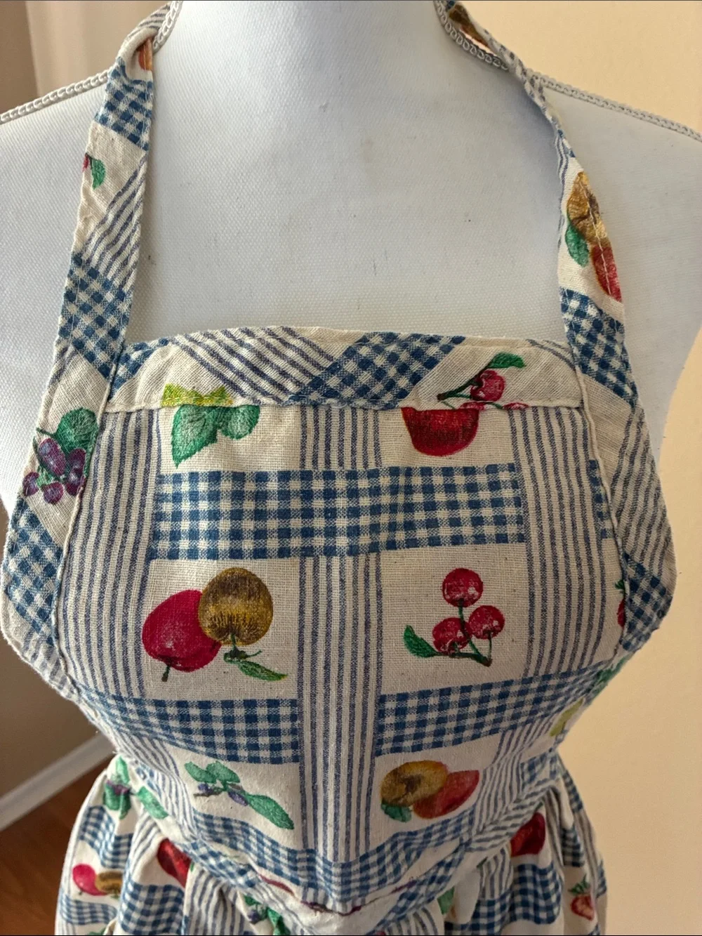 Vintage apron novelty cherry strawberry fruit print USA